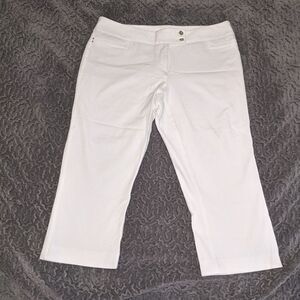 Alfani white capri's
